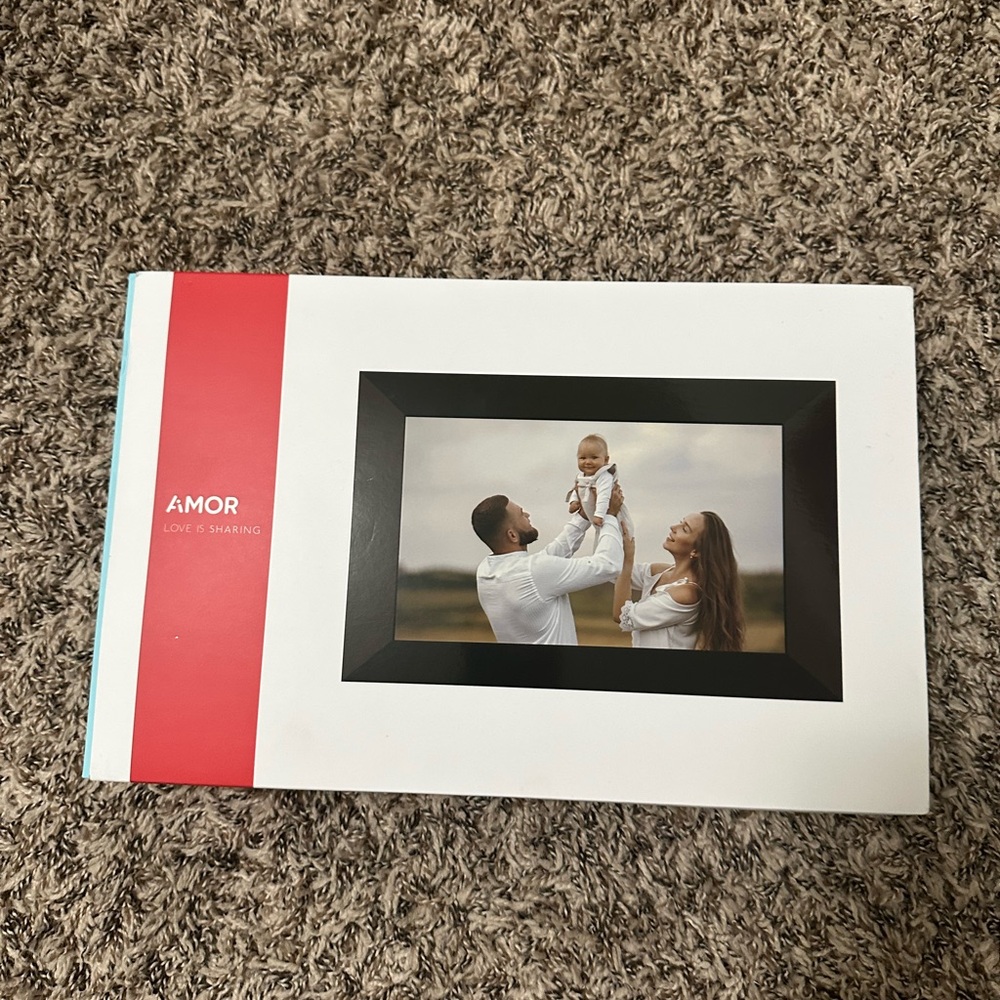 Amor Digital Photo Frame with Black Border